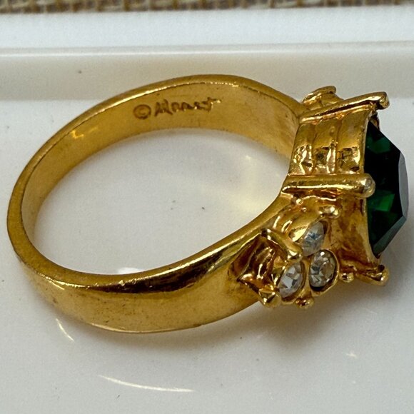 Monet Ring Gold Tone Green, Vintage, Art Deco, Cocktail, Emerald Look Size 8 - Picture 4 of 9